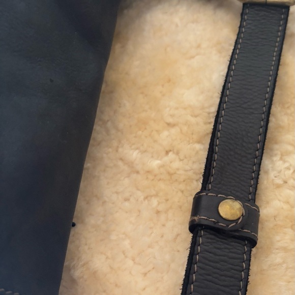 Black Leather Sling/Crossbody Bag - Great Condition - Picture 6 of 7